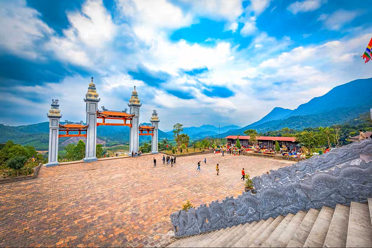 Yen Tu mountain and temples